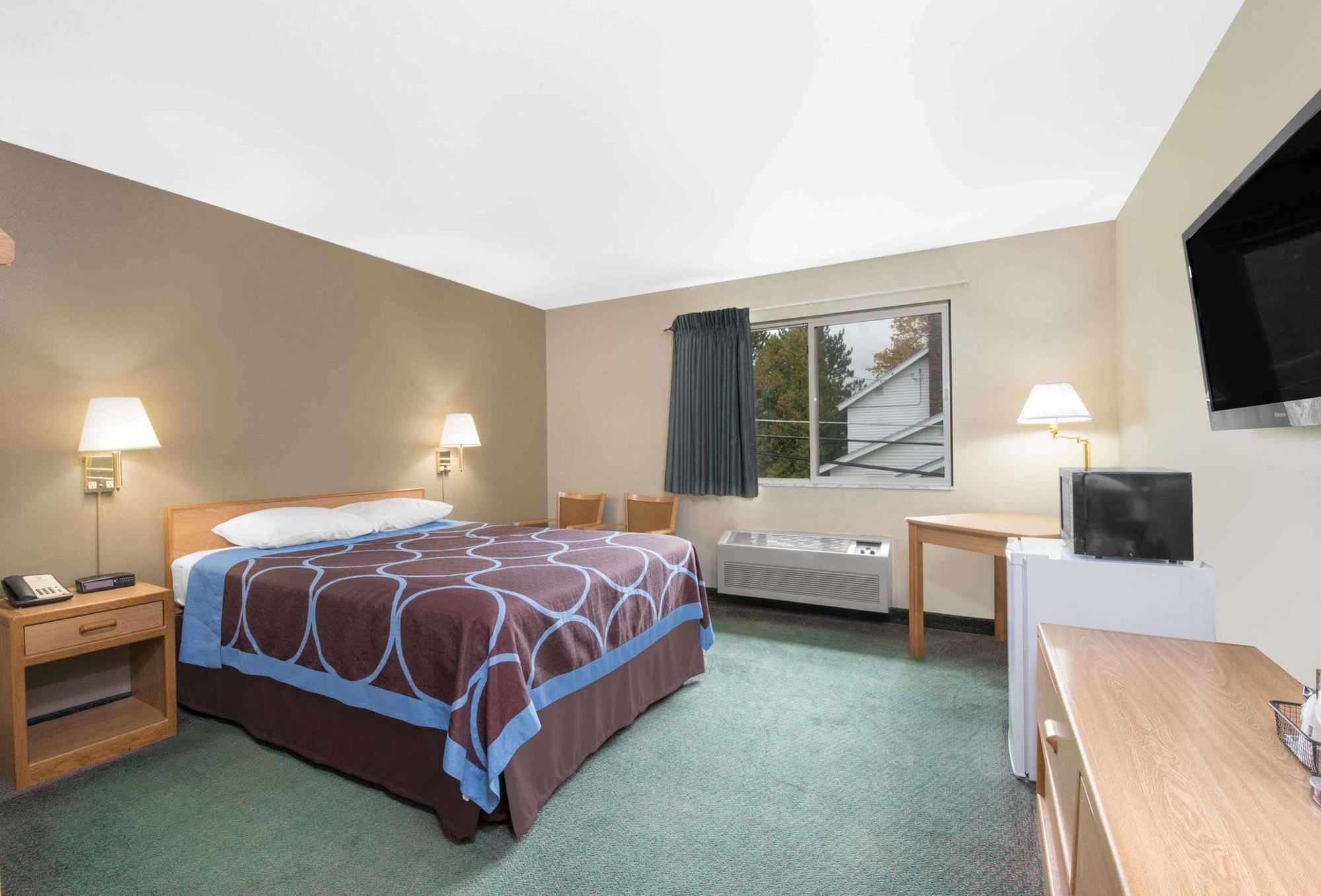 Northwoods And Hotel 2*